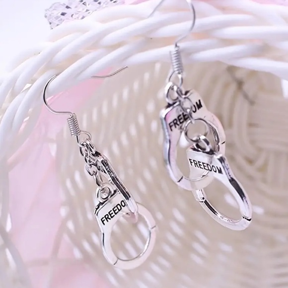 Earrings, Silver tone, Freedom Handcuff Design, NEW, Freedom Shackles, UNISEX - Picture 5 of 10